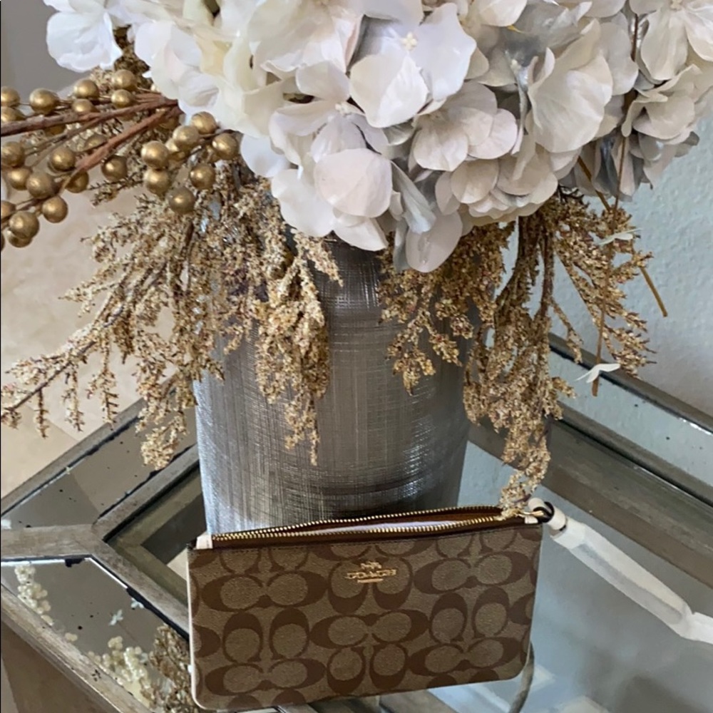 Brand NEW COACH LARGE WRISLET